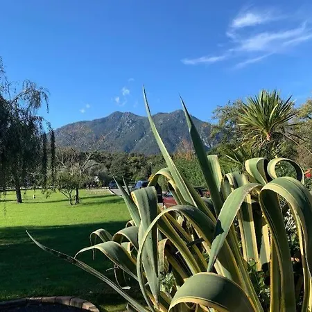 Grand Les Pieds Dans L'eau *