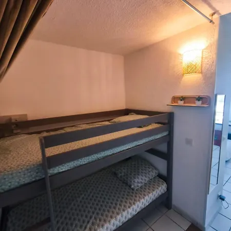 Grand Les Pieds Dans L'eau