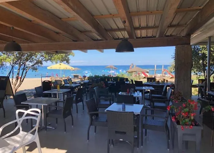 Grand Les Pieds Dans L'eau *