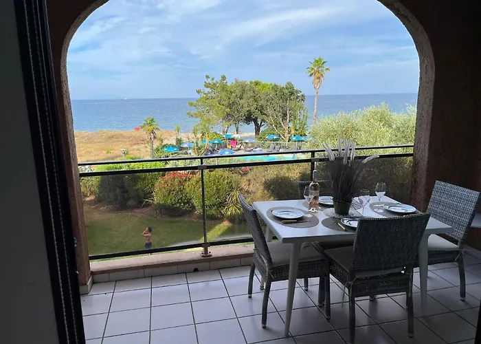 Grand Les Pieds Dans L'eau *