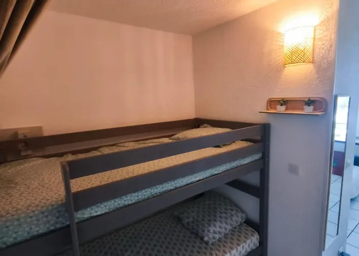 Grand Les Pieds Dans L'eau